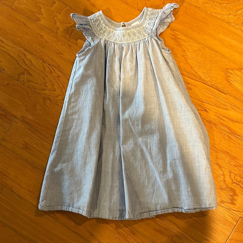 Gap flutter sleeve, pleated lined cotton dress. Great for spring and summer